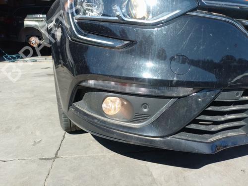 right-front-fog-light-renault-megane-iv-grandtour-k9amn_-2016-33470038 main image