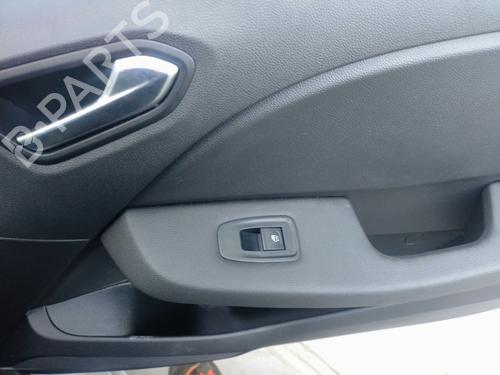 hyre-foran-elrute-bryter-renault-clio-v-b7_-2019-32698069 main image