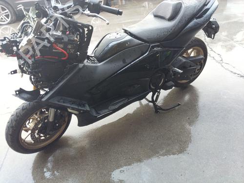 Used Radiator fan YAMAHA MOTORCYCLES TMAX TMAX 560 (SJ18) (48 hp) 25234058