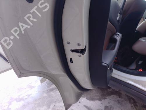 Fechadura trás esquerda Fechadura trás esquerda MERCEDES-BENZ GLA-CLASS (X156) GLA 200 CDI / d (156.908) (136 hp) 34186814 34186814