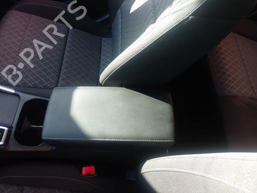 Used Armrest / Center console Armrest / Center console MG MG ZS SUV (AZS1) 1.5 VTi (106 hp) 40449978 40449978