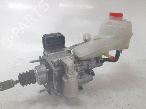 Used Brake master cylinder Brake master cylinder TOYOTA COROLLA Estate (_E21_) 2.0 Hybrid (MZEH12) (180 hp) 33337012 33337012