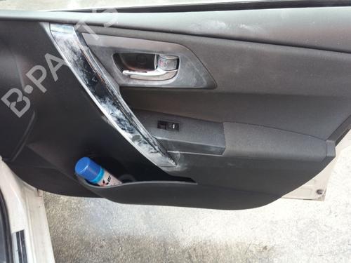 Interrupteur de vitre avant droite TOYOTA AURIS (_E18_) 1.8 Hybrid (ZWE186_, ZWE186R) (136 hp) 27834015