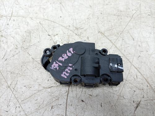 Used Heater blower motor Heater blower motor PEUGEOT 308 SW III (FC_, FJ_, FR_, F4_, FN_) PureTech 130 (FRHNSL, FRHNST) (131 hp) 40498416 40498416