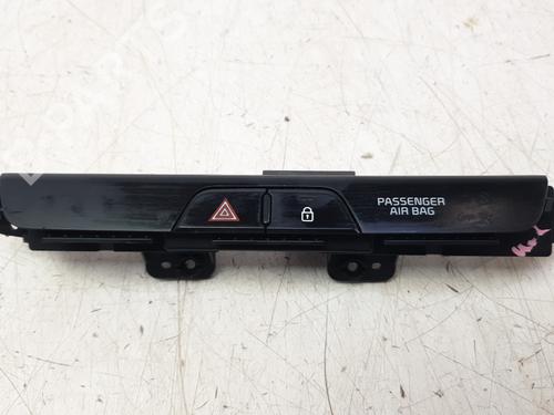 warning-switch-kia-rio-iv-yb-sc-fb-2017-31710307 main image