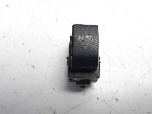 Pulsantiera anteriore destra TOYOTA COROLLA (_E12_) 2.0 D-4D (CDE120R, CDE120L_) (116 hp) 1331649