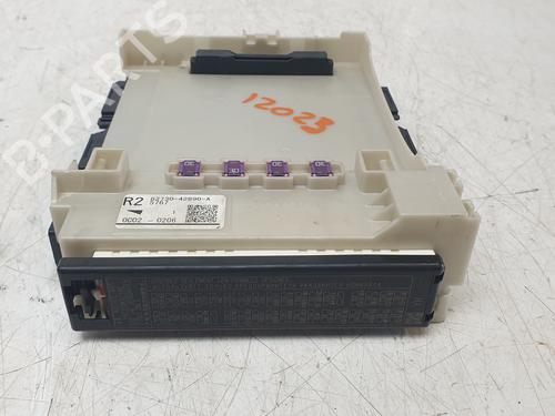 Fuse box TOYOTA YARIS (_P13_) 1.5 Hybrid (NHP130_, NHP130) | BP29438192E1 
