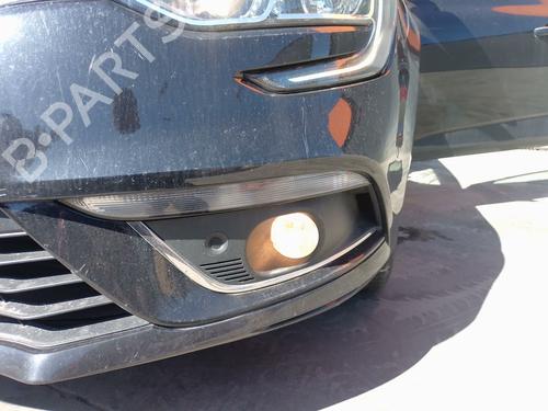 left-front-fog-light-renault-megane-iv-grandtour-k9amn_-2016-33470039 main image