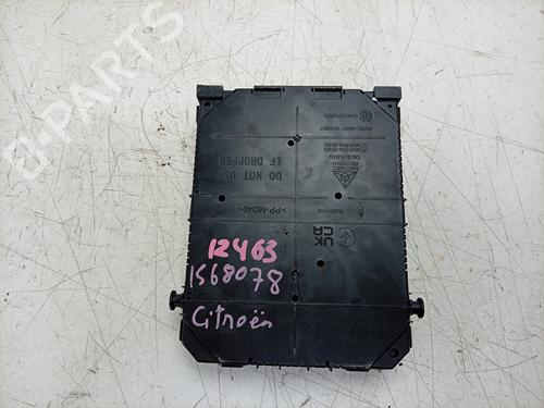 Used Fuse box Fuse box 38235833 38235833