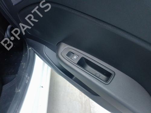 hyre-bak-elrute-bryter-renault-clio-v-b7_-2019-32698071 main image