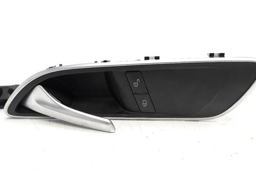 Venstre fortil invendig håndtag MERCEDES-BENZ CLA Shooting Brake (X117) CLA 200 CDI / d (117.908) (136 hp) 10272739