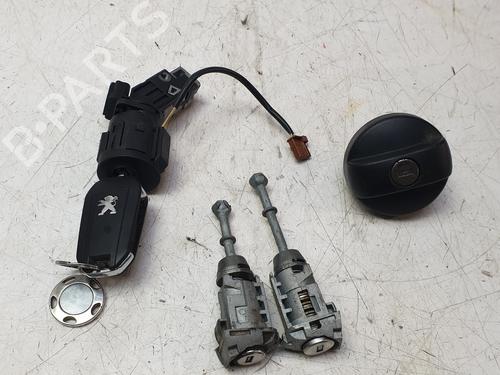 Used Ignition barrel Ignition barrel PEUGEOT EXPERT Bus (V_) 1.6 BlueHDi 115 (115 hp) 32695816 32695816