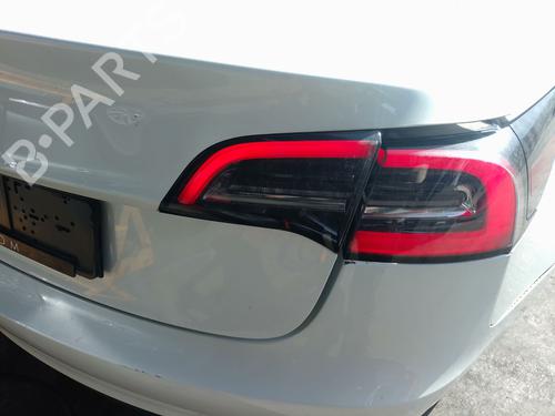 Used Right tailgate light Right tailgate light TESLA MODEL 3 (5YJ3) EV (283 hp) 34235663 34235663