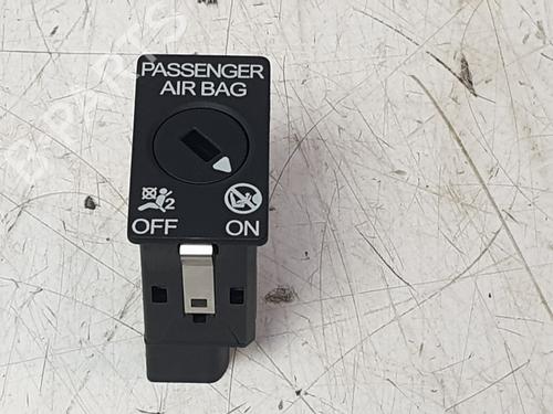 switch-seat-leon-5f1-2012-2013-2014-2015-2016-2017-2018-2019-2020-2021-32197795 main image