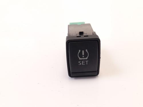 Used Switch NISSAN JUKE (F15) [2010-2019]  9401904