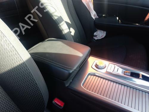 armrest-center-console-kg-mobility-rexton-poe-2023-37494369 main image