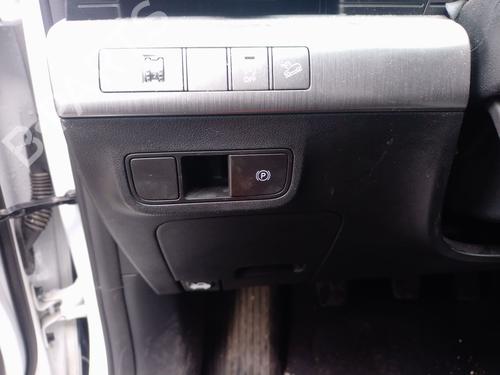 hand-brake-hyundai-kona-suv-van-os-ose-osi-2017-33403694 main image