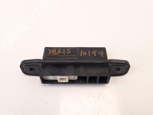 Used Tailgate handle TOYOTA YARIS (_P13_) 1.0 (KSP130_, KSP130) (69 hp) 7113937