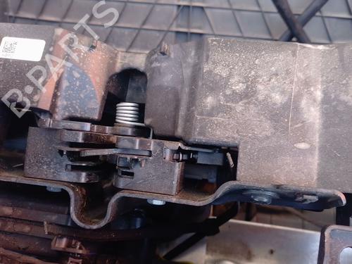 hood-lock-porsche-macan-xab-2024-36995109 main image
