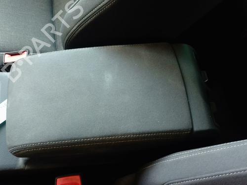 Used Armrest / Center console Armrest / Center console VW PASSAT B8 Variant (3G5, CB5) 2.0 TDI (190 hp) 36385437 36385437