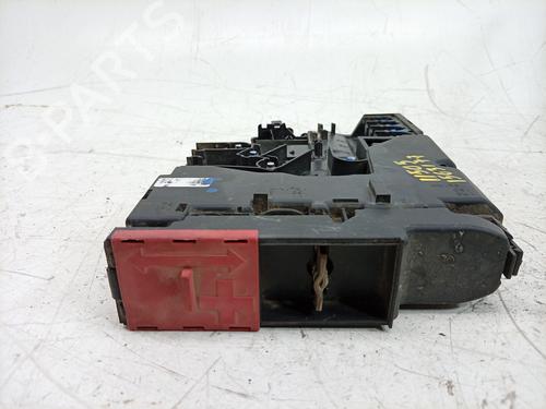 Used Fuse box Fuse box 37494693 37494693