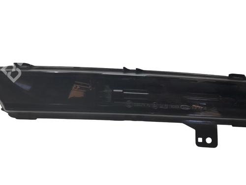 Used Left front fog light LAND ROVER RANGE ROVER VELAR (L560) 2.0 P300 Si4 4x4 (300 hp) 32411686