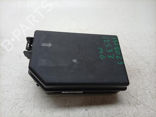 Used Fuse box Fuse box 38105548 38105548