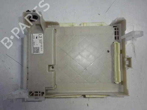 Used Fuse box TOYOTA YARIS (_P13_) 1.5 Hybrid (NHP130_, NHP130) (101 hp) 324715