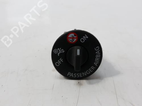 Used Switch RENAULT CLIO IV (BH_) [2012-2021]  6977951