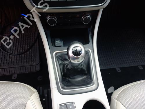 Used Gear lever MERCEDES-BENZ CLA Coupe (C117) CLA 200 CDI / d (117.308) (136 hp) 32304101