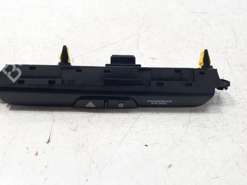 Advarselsbryter KIA STONIC (YB) 1.0 T-GDi (101 hp) 28112834
