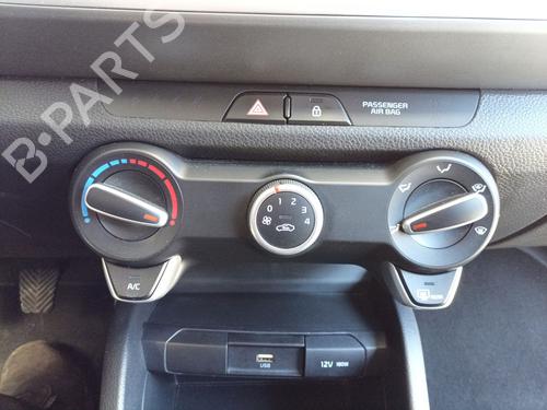 Used Climate control KIA STONIC (YB) 1.2 CVVT (84 hp) 24808076