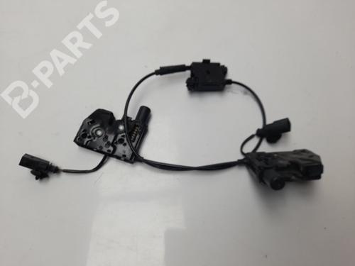 Used Hood lock Hood lock AUDI A1 Sportback (8XA, 8XF) 1.4 TDI (90 hp) 10271640 10271640