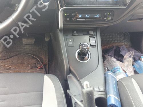 Used Gear lever TOYOTA AURIS (_E18_) 1.8 Hybrid (ZWE186_, ZWE186R) (136 hp) 27834029