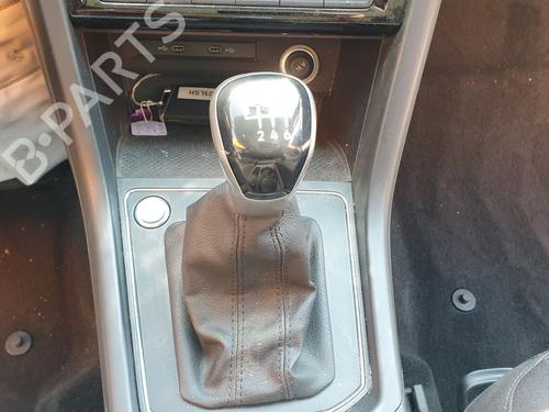 Used Shift knob VW TOURAN (5T1) 2.0 TDI (122 hp) 22555831