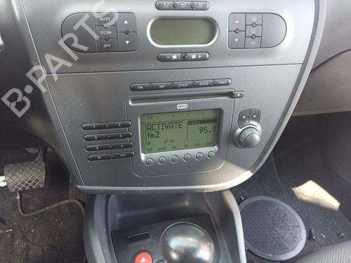 Used Radio SEAT LEON (1P1) 2.0 TDI 16V (140 hp) 29564199