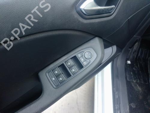 Used Left front window switch RENAULT CLIO V (B7_) 1.0 TCe 90 (B7MT) (91 hp) 32698070
