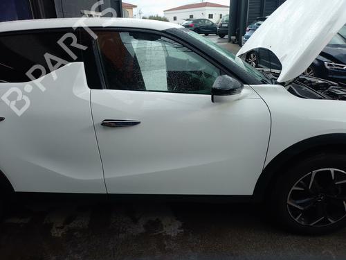 Used Right front door DS DS 3 / DS 3 CROSSBACK (UR_, UC_, UJ_) 1.5 BlueHDi 100 (UCYHYJ) (102 hp) 32066182