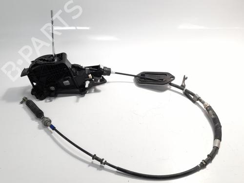 Used Gear lever TOYOTA YARIS (_P13_) 1.5 Hybrid (NHP130_, NHP130) (101 hp) 7918013