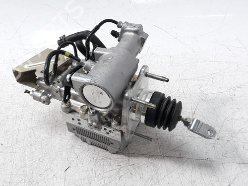 Used ABS pump TOYOTA YARIS (_P13_) 1.5 (NSP131_) (112 hp) 17227880