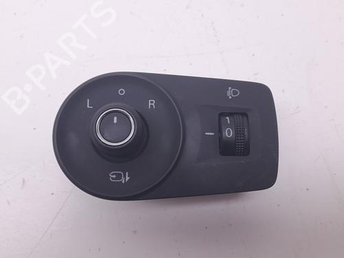 mirror-switch-mg-mg-zs-suv-azs1-2017-36596803 main image