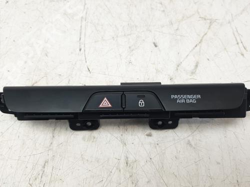 Used Warning switch KIA STONIC (YB) 1.0 T-GDi Eco-Dynamics+ (101 hp) 30206775