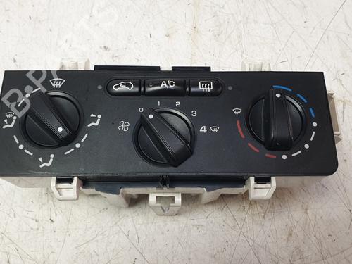 climate-control-peugeot-1007-km_-2005-33799697 main image