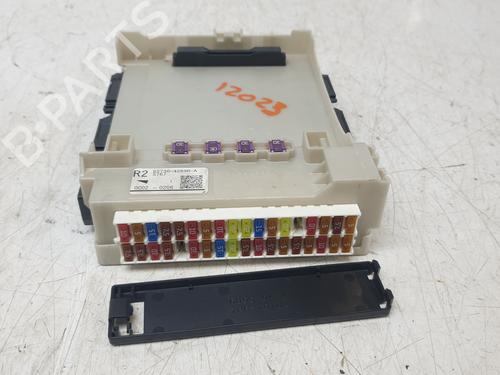 Used Fuse box TOYOTA YARIS (_P13_) 1.5 Hybrid (NHP130_, NHP130) (101 hp) 29438192