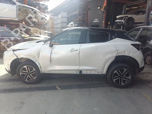 Armrest / Center console NISSAN JUKE (F16_) DIG-T 117 | BP29490826I20 