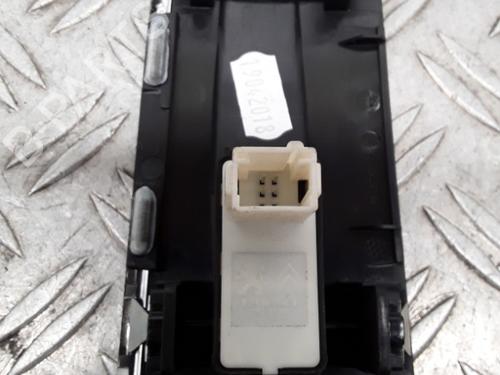 Right front window switch PEUGEOT 3008 II SUV (MC_, MR_, MJ_, M4_) 2.0 BlueHDi 150 (MJAHXH, MJAHXV, MJAHXG, MJAHSH, MJAHRH,... | BP28339354I26 