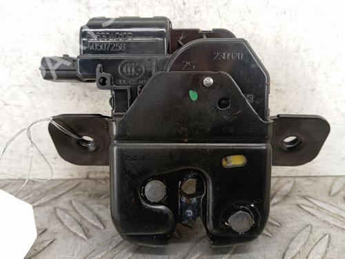 Used Tailgate lock RENAULT CLIO V (B7_) 1.0 SCe 75 (B7M5) (72 hp) 28345588