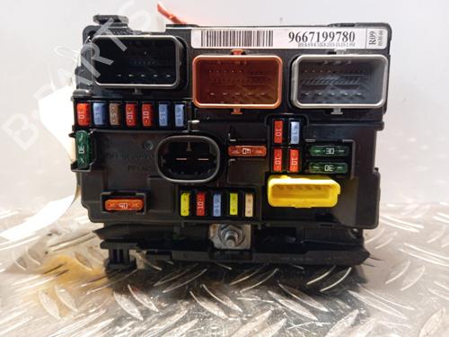 Boîte à Fusibles CITROËN C3 Picasso (SH_) 1.6 HDI 90 (92 hp) 28338380