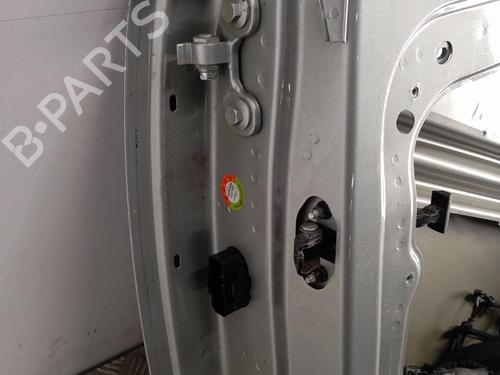 Used Right front door Right front door 39582222 39582222