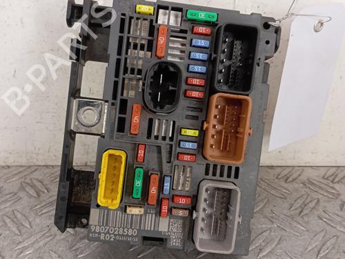Used Fuse box Fuse box CITROËN C5 III (RD_) 2.0 HDi (RDRHD8, RDRHDJ, RDRHR8, RDRHRJ) (136 hp) 28338730 28338730